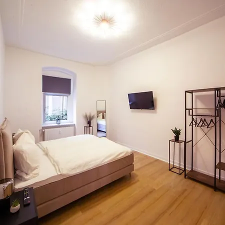 Апартаменты Massagesessel, King-Sized Bed, Billardtisch, 2 Couches Берлин Экстерьер фото