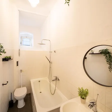 Апартаменты Massagesessel, King-Sized Bed, Billardtisch, 2 Couches Берлин Экстерьер фото