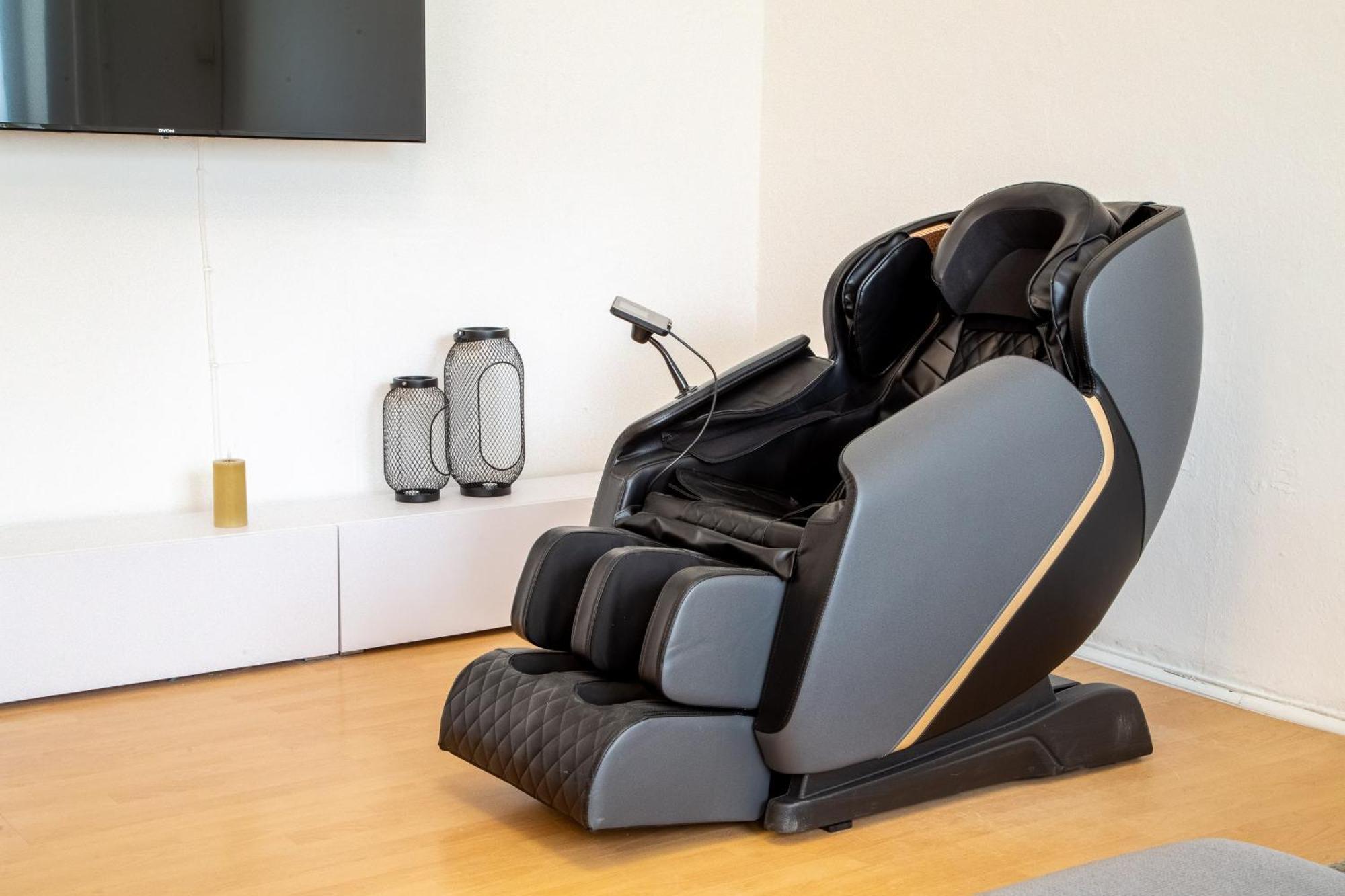 Massagesessel, King-sized Bed, Billardtisch, 2 Couches * Берлин